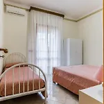 Casa vacanze Yellow-house 100 Meters From The Sandy