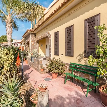 Yellow-house 100 Meters From The Sandy Avola