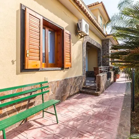 Yellow-house 100 Meters From The Sandy Casa vacanze *